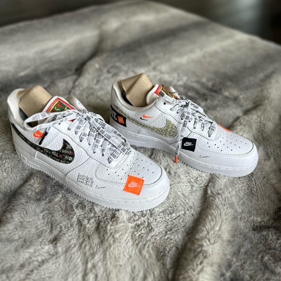 Limited Edition Nike Tennis shoes white with patches. Brand New. - Picture 7 of 13